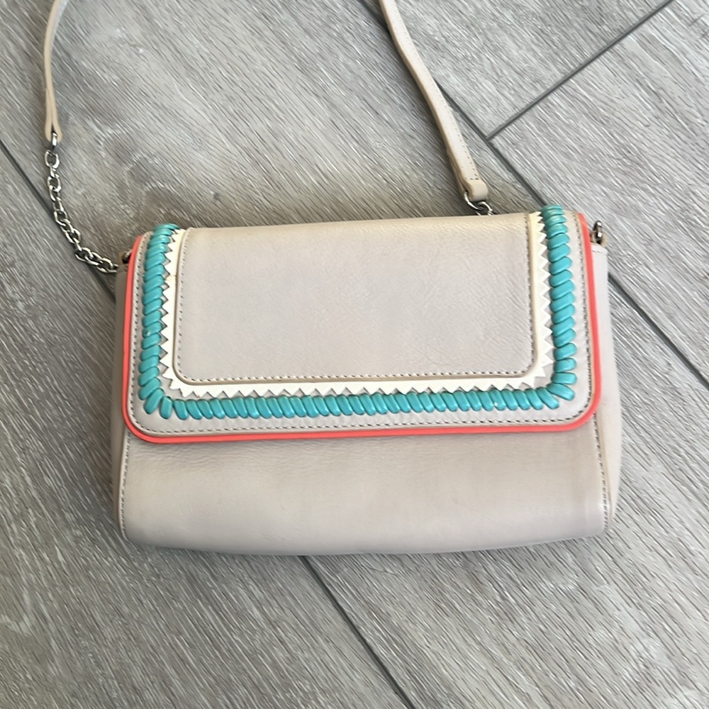 BCBG Helene style Beige and Teal crossbody Bag with chain strap - Picture 2 of 10